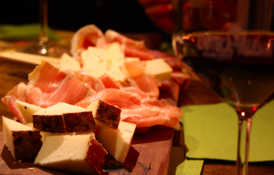 Pecorino cheese and tuscan hams paired with Nobile di Montepulciano, Chianti wines and Brunello